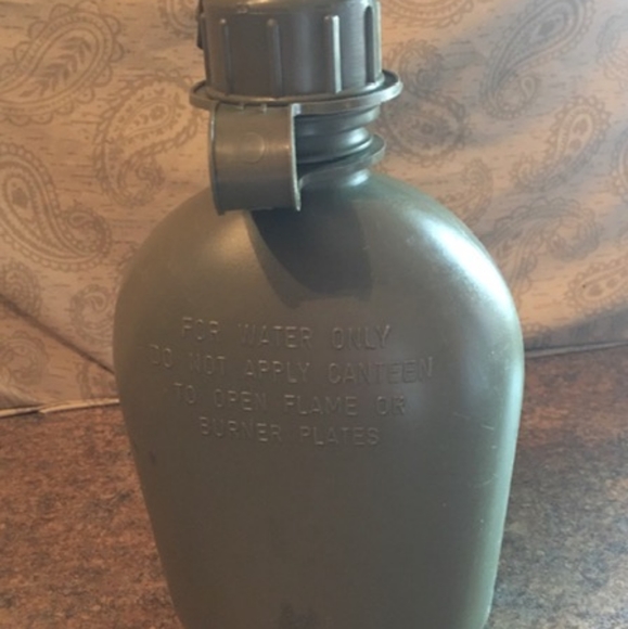 U.S. Army Water Canteen - Picture 2 of 3